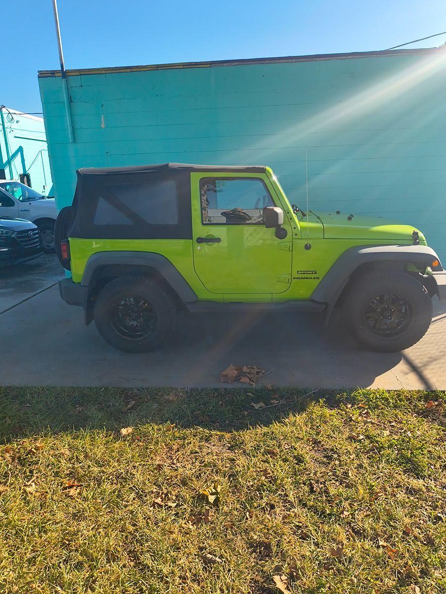 Jeep Wrangler Sport - Thumbnail 3