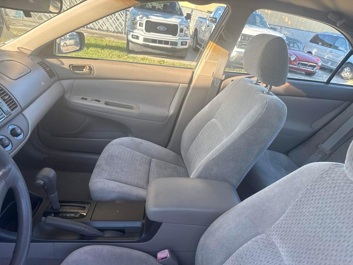 Toyota Camry Le - Thumbnail 11