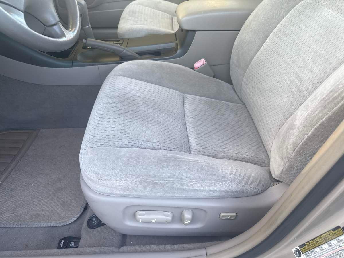 Toyota Camry Le - Thumbnail 9