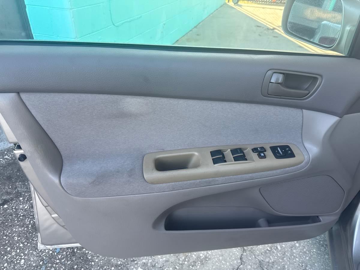 Toyota Camry Le - Thumbnail 10