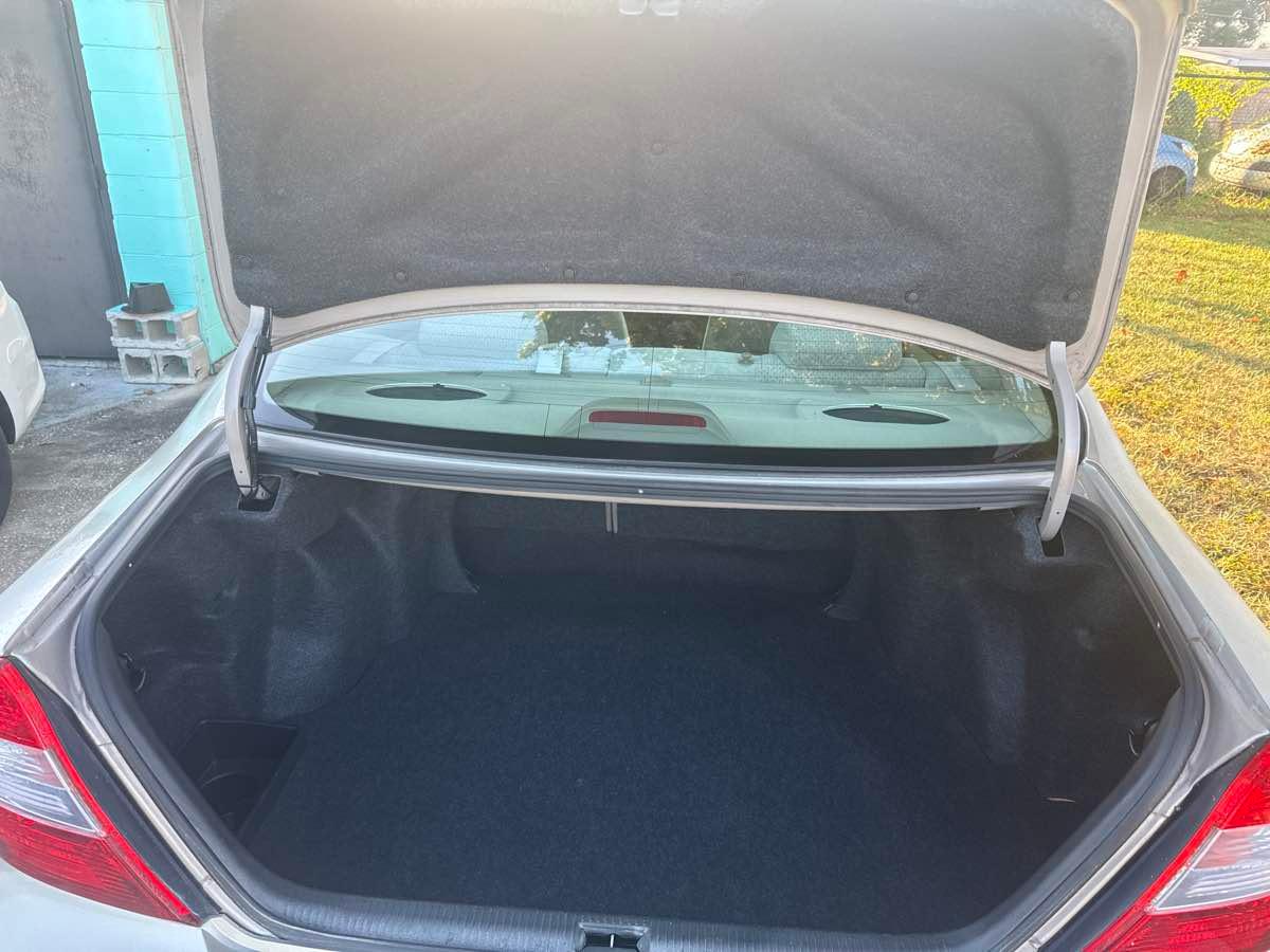 Toyota Camry Le - Thumbnail 17