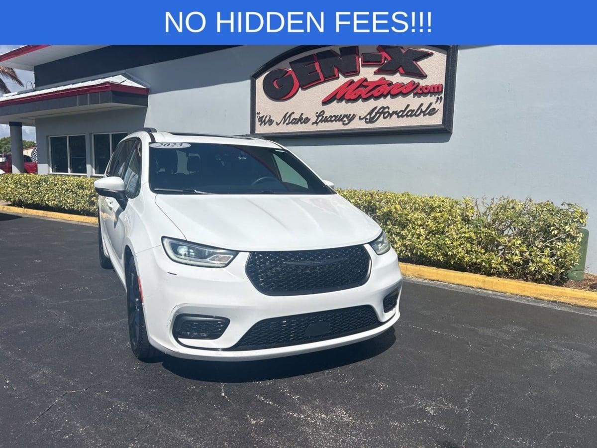 Chrysler Pacifica Touring L - Thumbnail 3