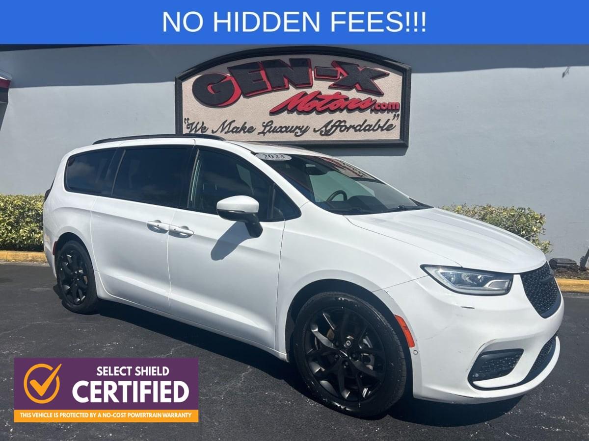 Chrysler Pacifica Touring L - Thumbnail 2