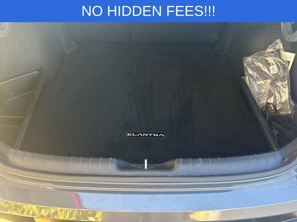 Hyundai Elantra Limited - Thumbnail 16