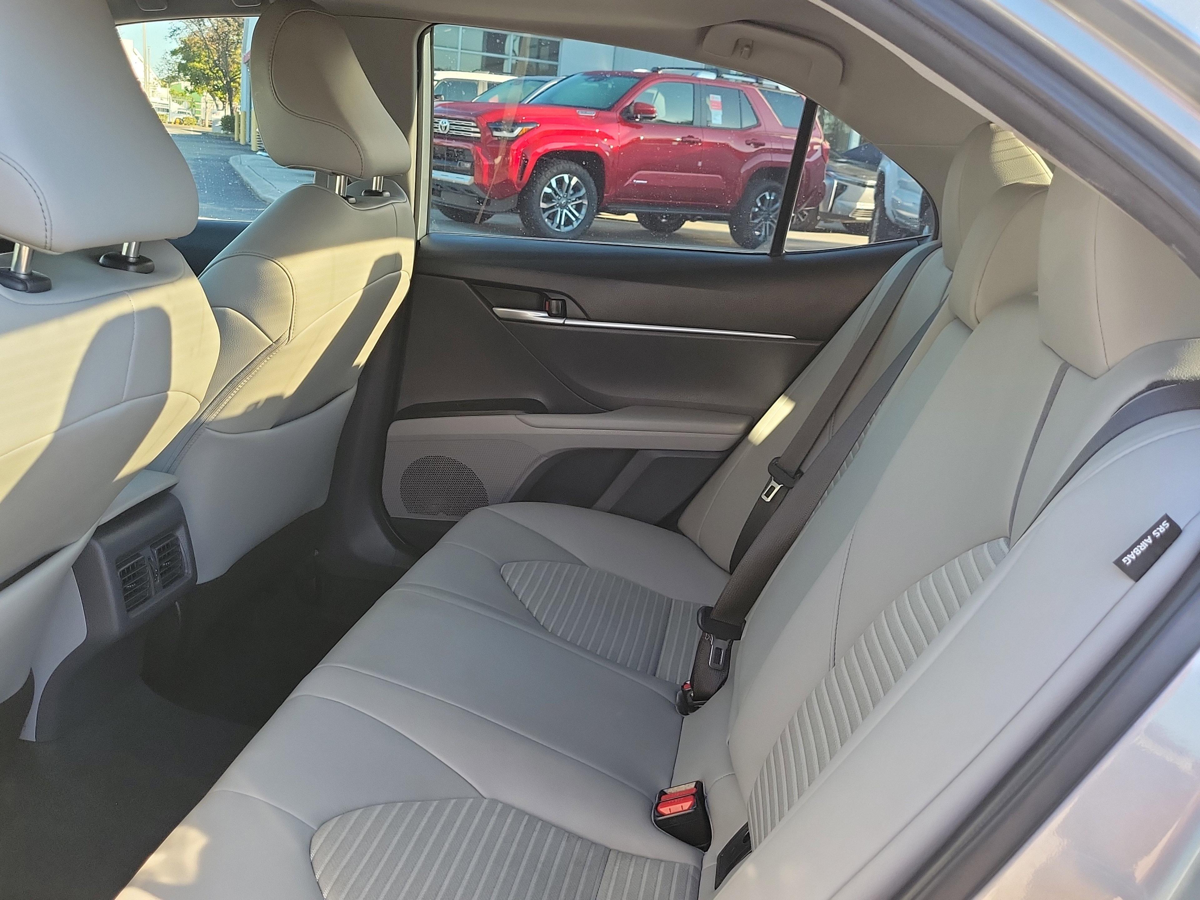 Toyota Camry Se Fwd - Thumbnail 10