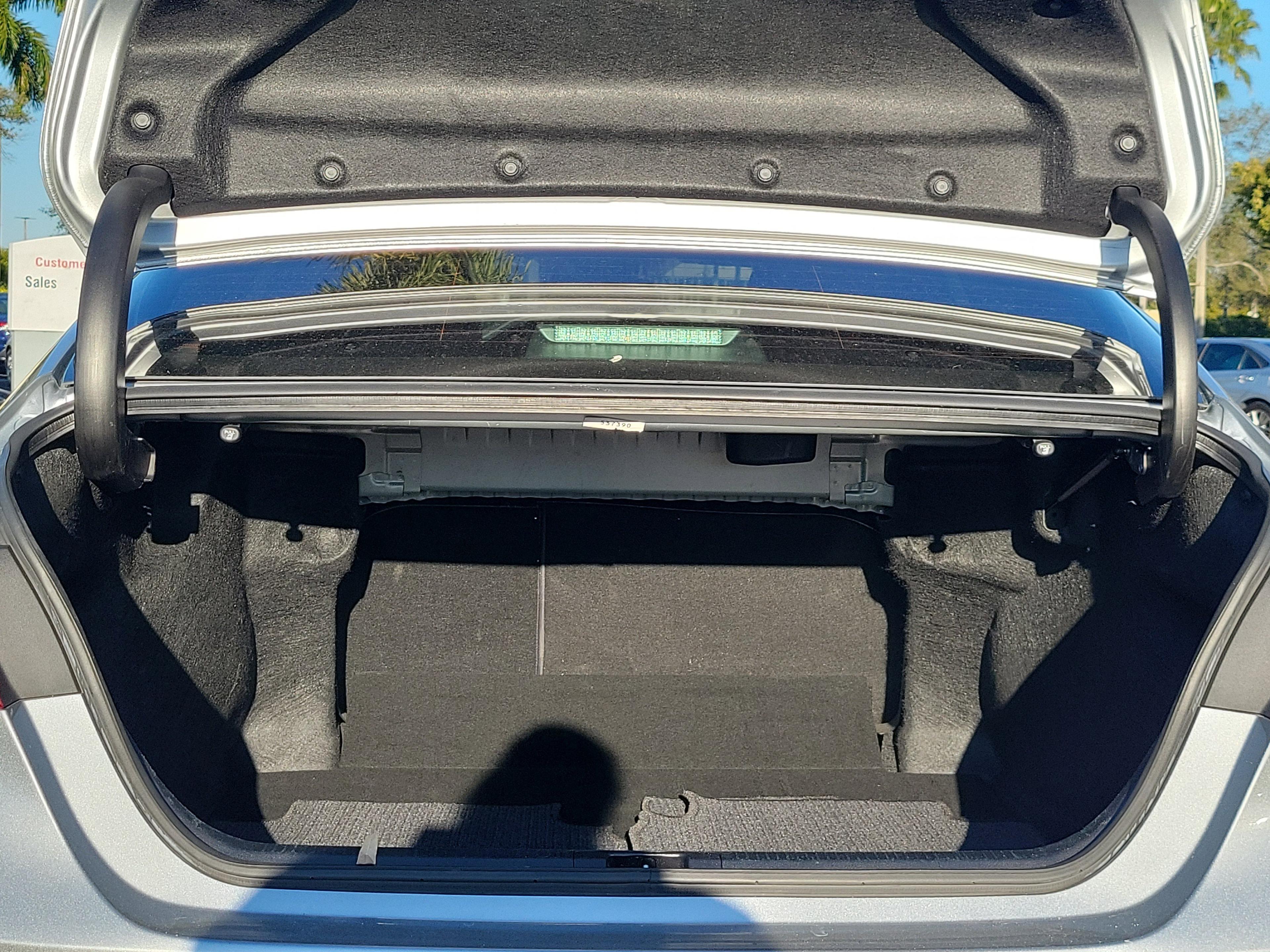 Toyota Camry Se Fwd - Thumbnail 8