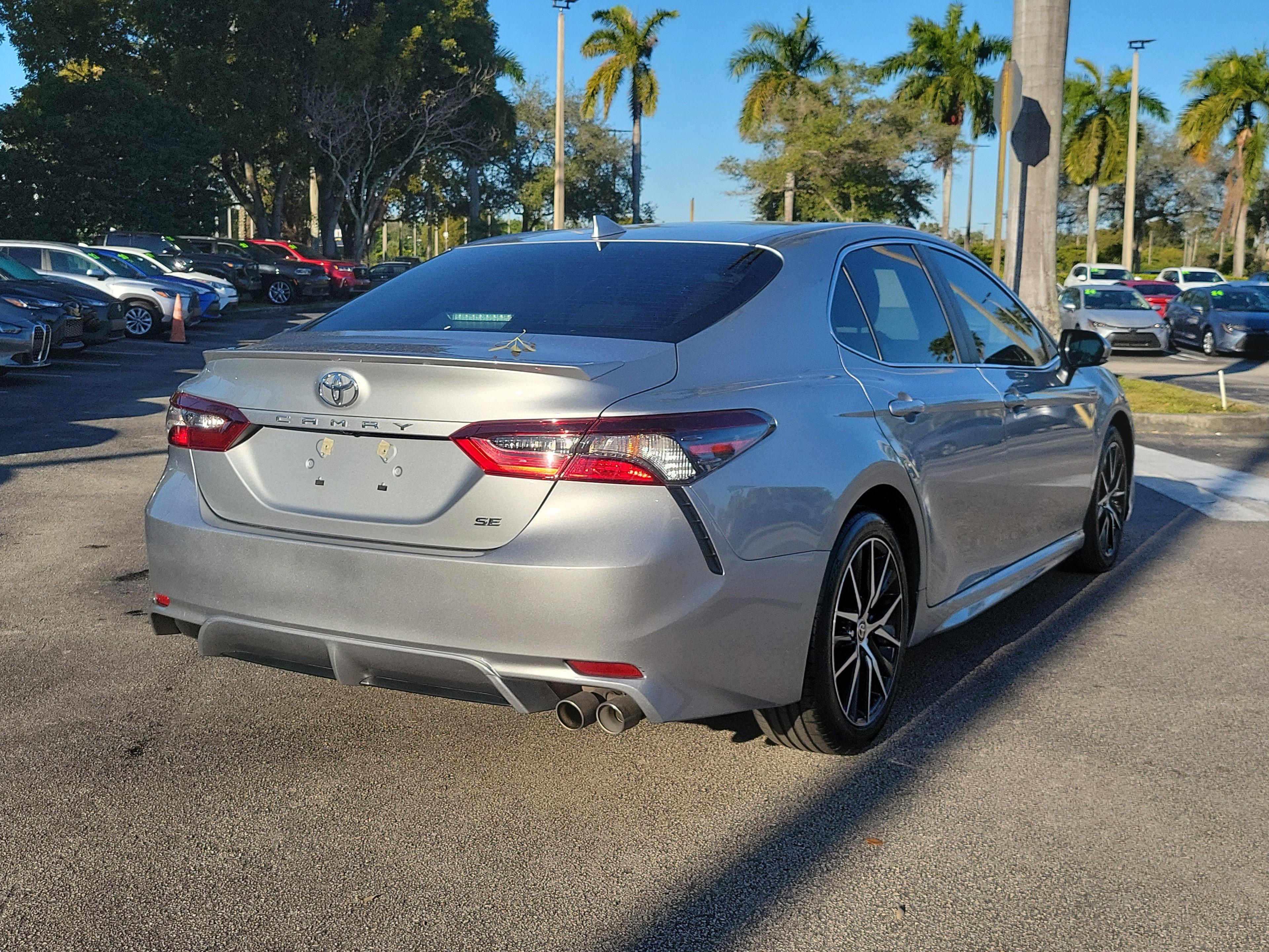 Toyota Camry Se Fwd - Thumbnail 5