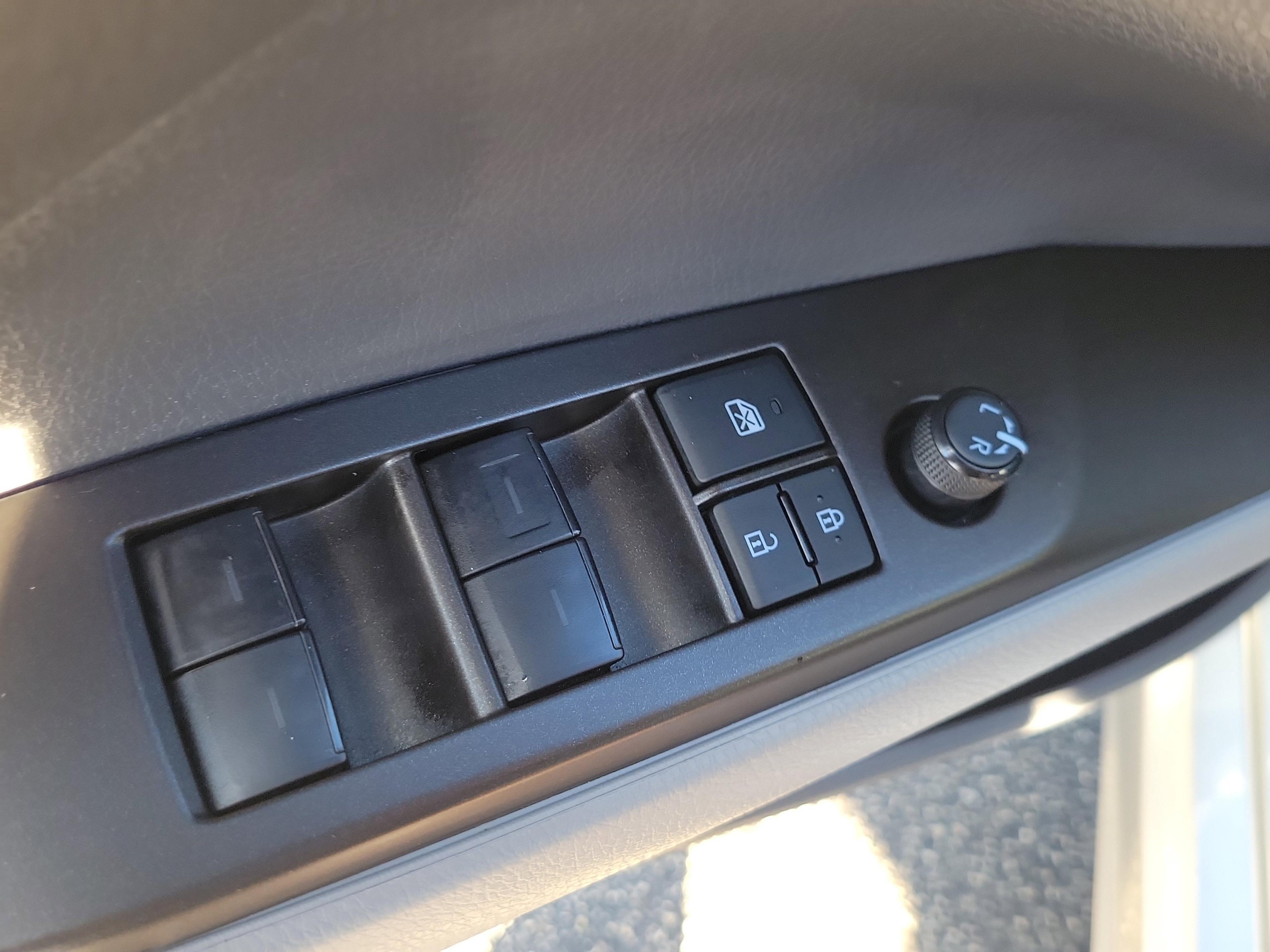 Toyota Camry Se Fwd - Thumbnail 14