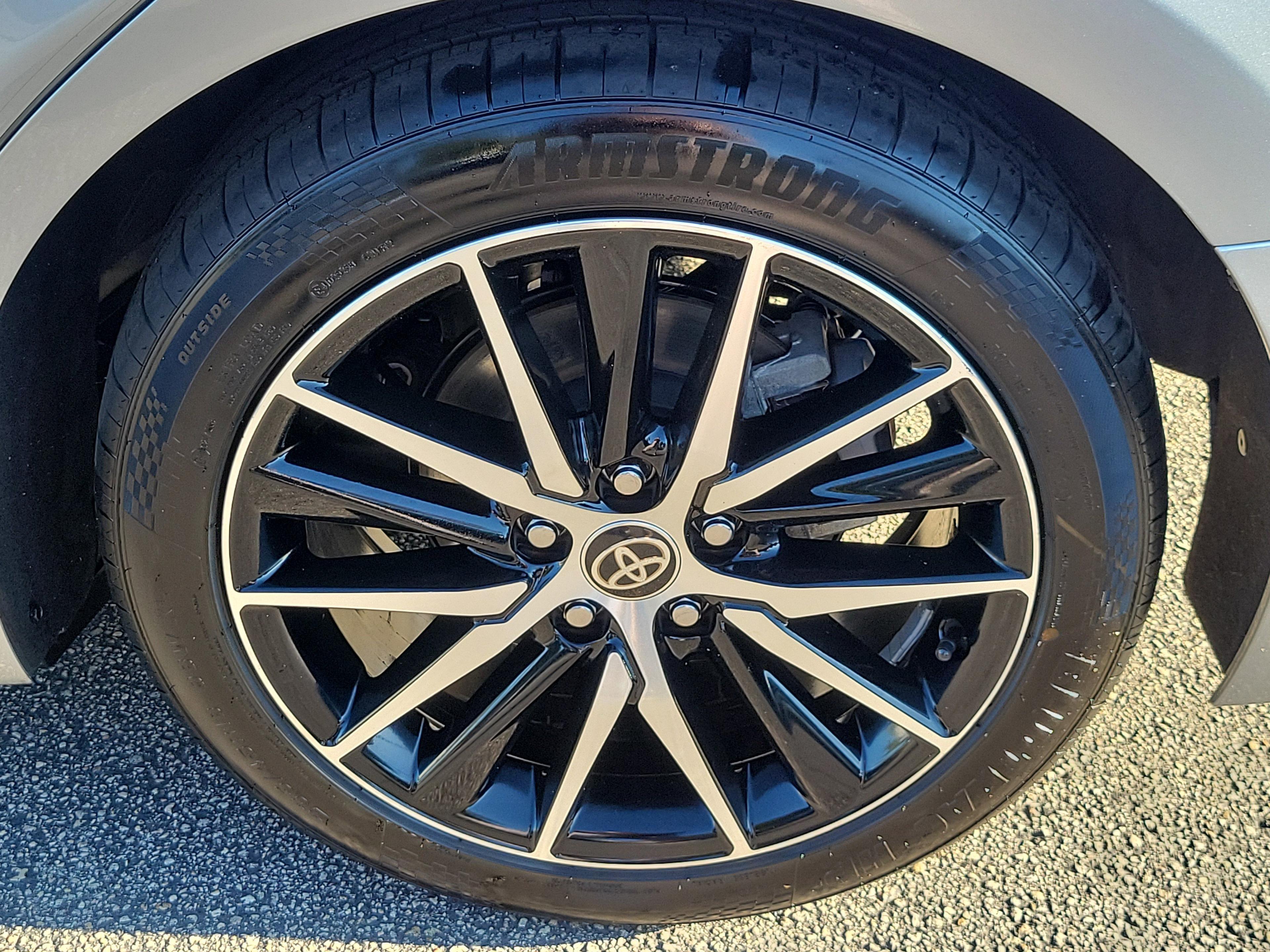 Toyota Camry Se Fwd - Thumbnail 9