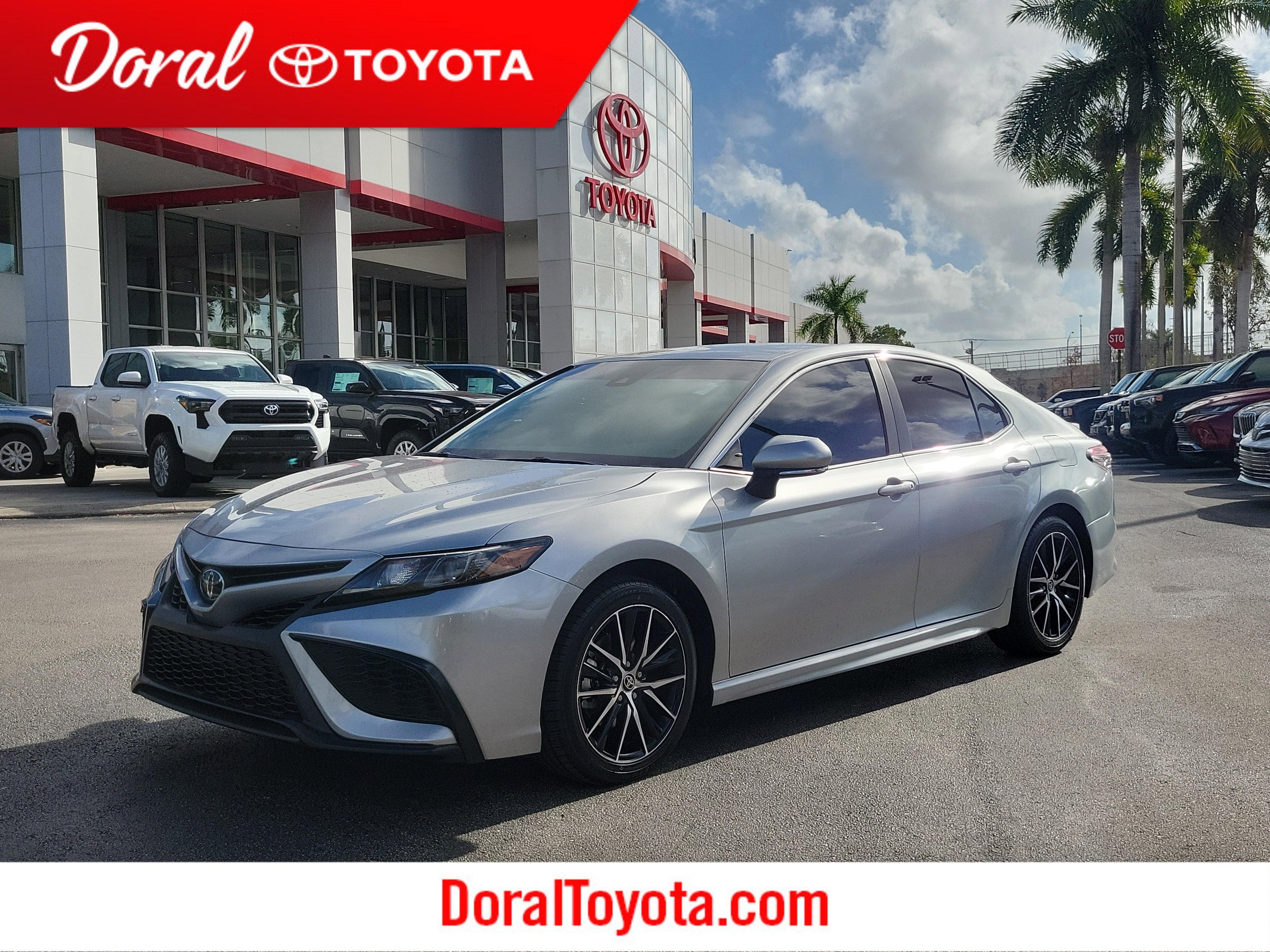 Toyota Camry Se Fwd - Thumbnail 2