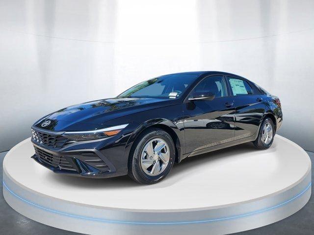 Hyundai Elantra Se Fwd 4D Sedan - Thumbnail 3