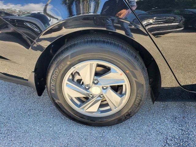 Hyundai Elantra Se Fwd 4D Sedan - Thumbnail 6