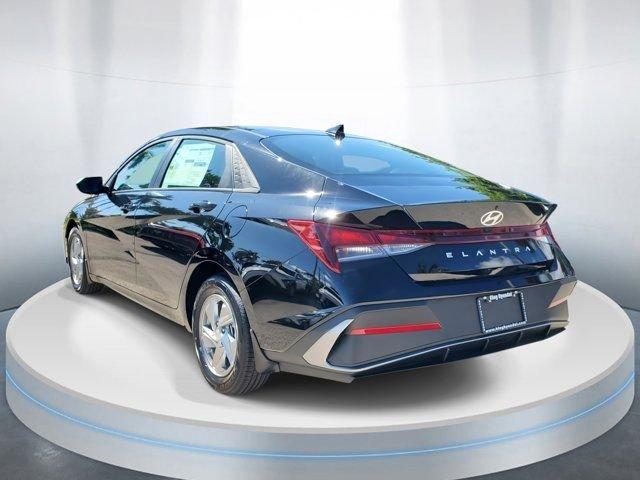 Hyundai Elantra Se Fwd 4D Sedan - Thumbnail 4