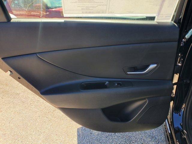 Hyundai Elantra Se Fwd 4D Sedan - Thumbnail 9