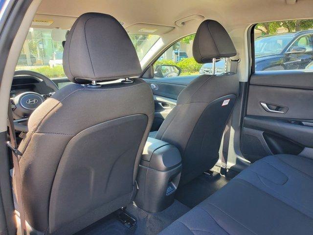 Hyundai Elantra Se Fwd 4D Sedan - Thumbnail 8