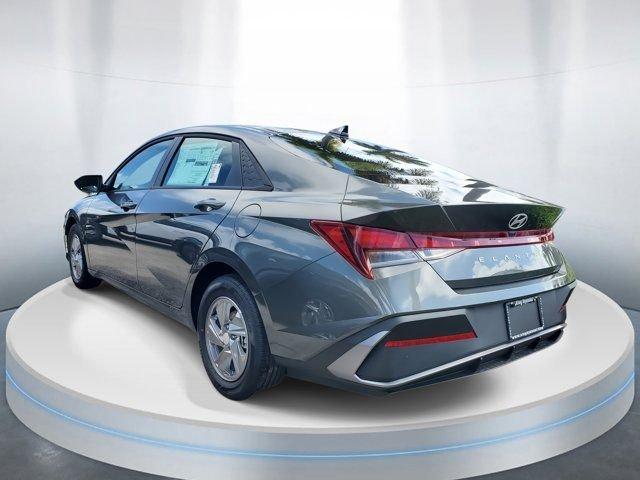 Hyundai Elantra Se Fwd 4D Sedan - Thumbnail 4