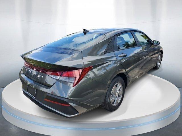 Hyundai Elantra Se Fwd 4D Sedan - Thumbnail 5