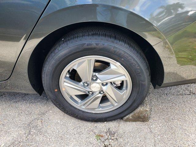 Hyundai Elantra Se Fwd 4D Sedan - Thumbnail 6