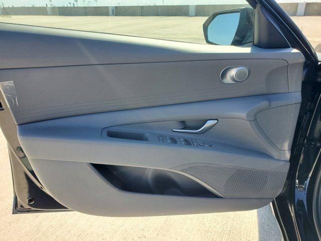 Hyundai Elantra Se Fwd 4D Sedan - Thumbnail 13