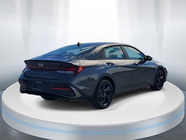 Hyundai Elantra Sel Sport Fwd 4D Sedan - Thumbnail 5