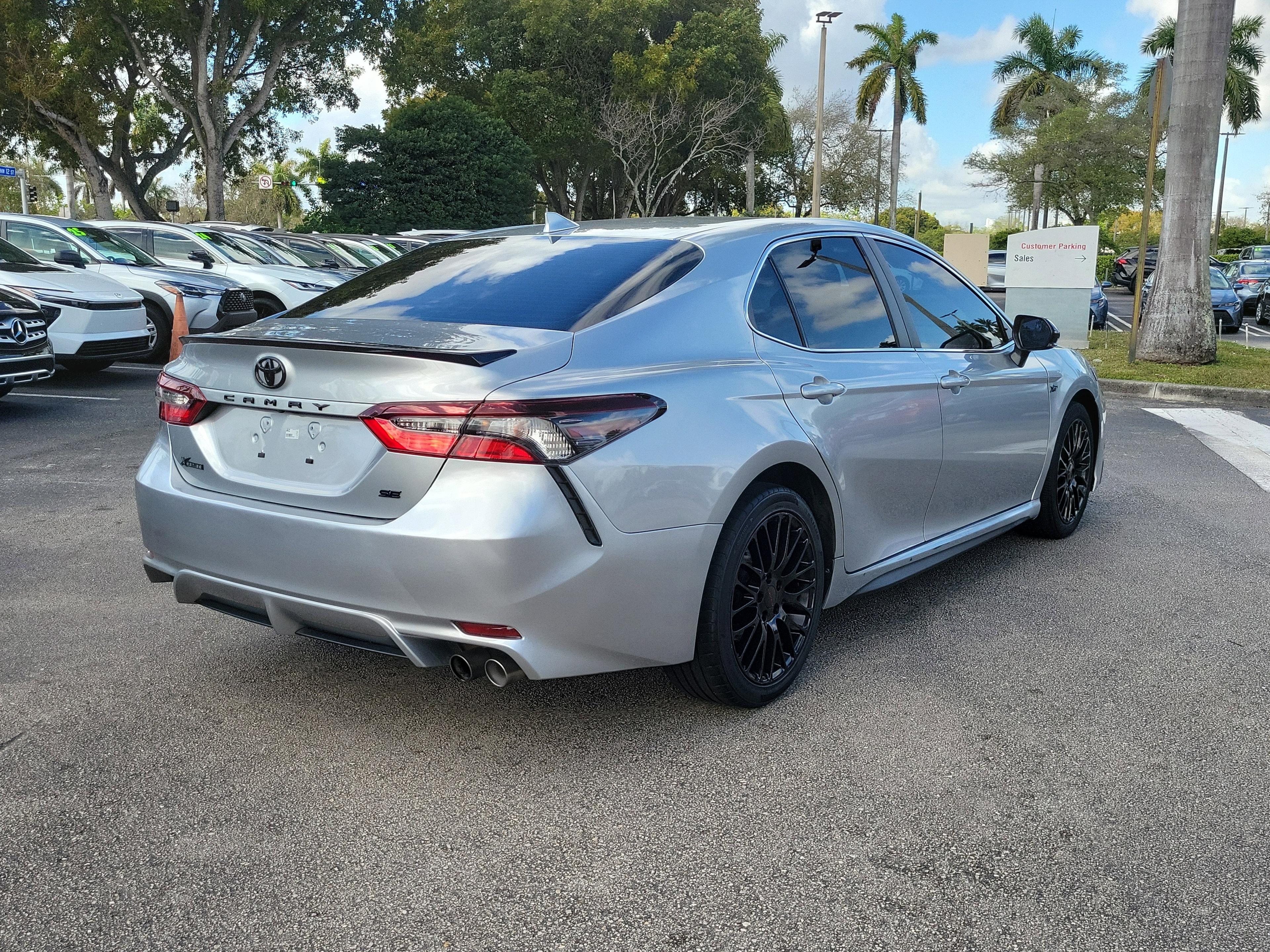 Toyota Camry Se Fwd - Thumbnail 5