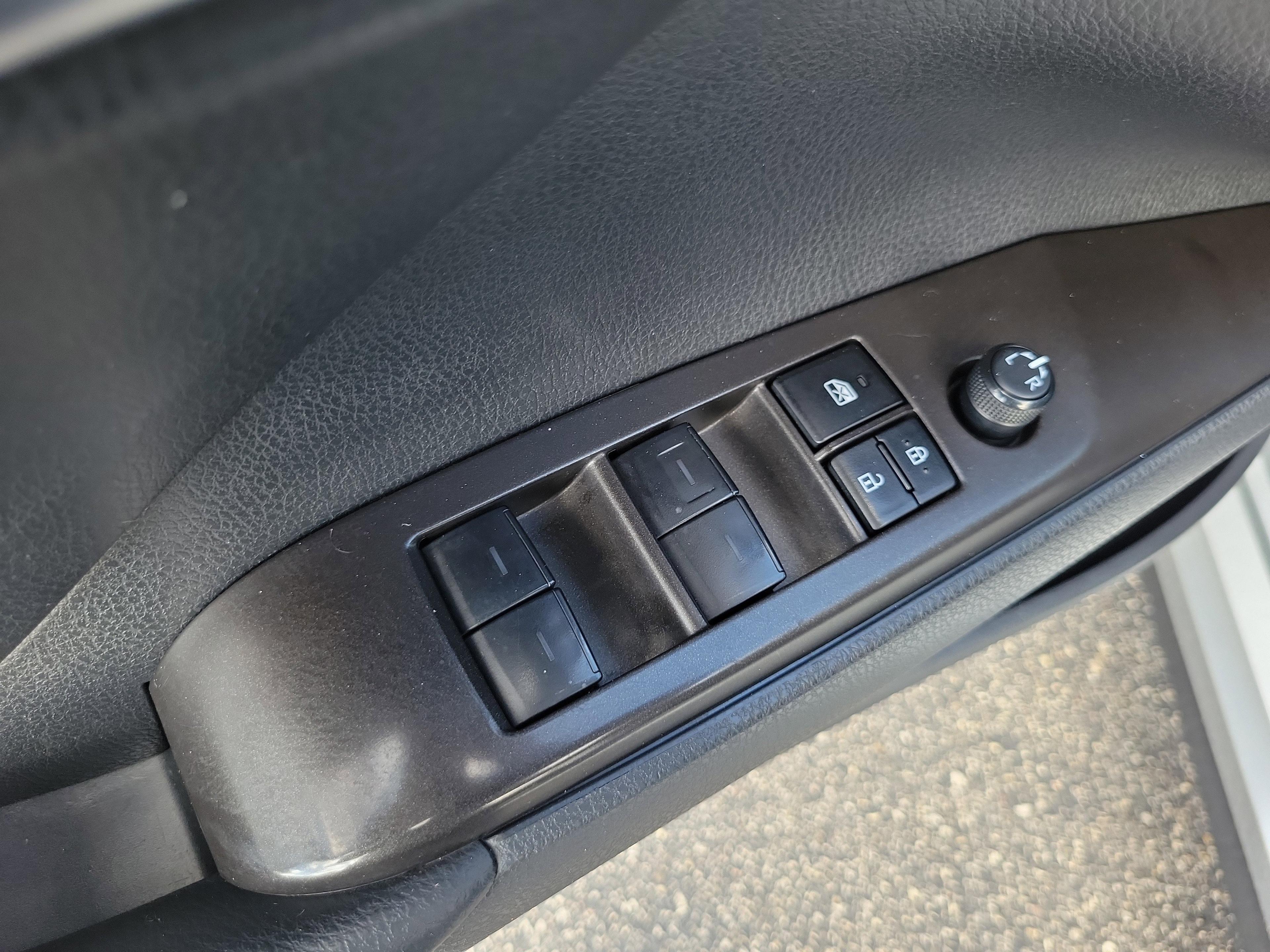 Toyota Camry Se Fwd - Thumbnail 14