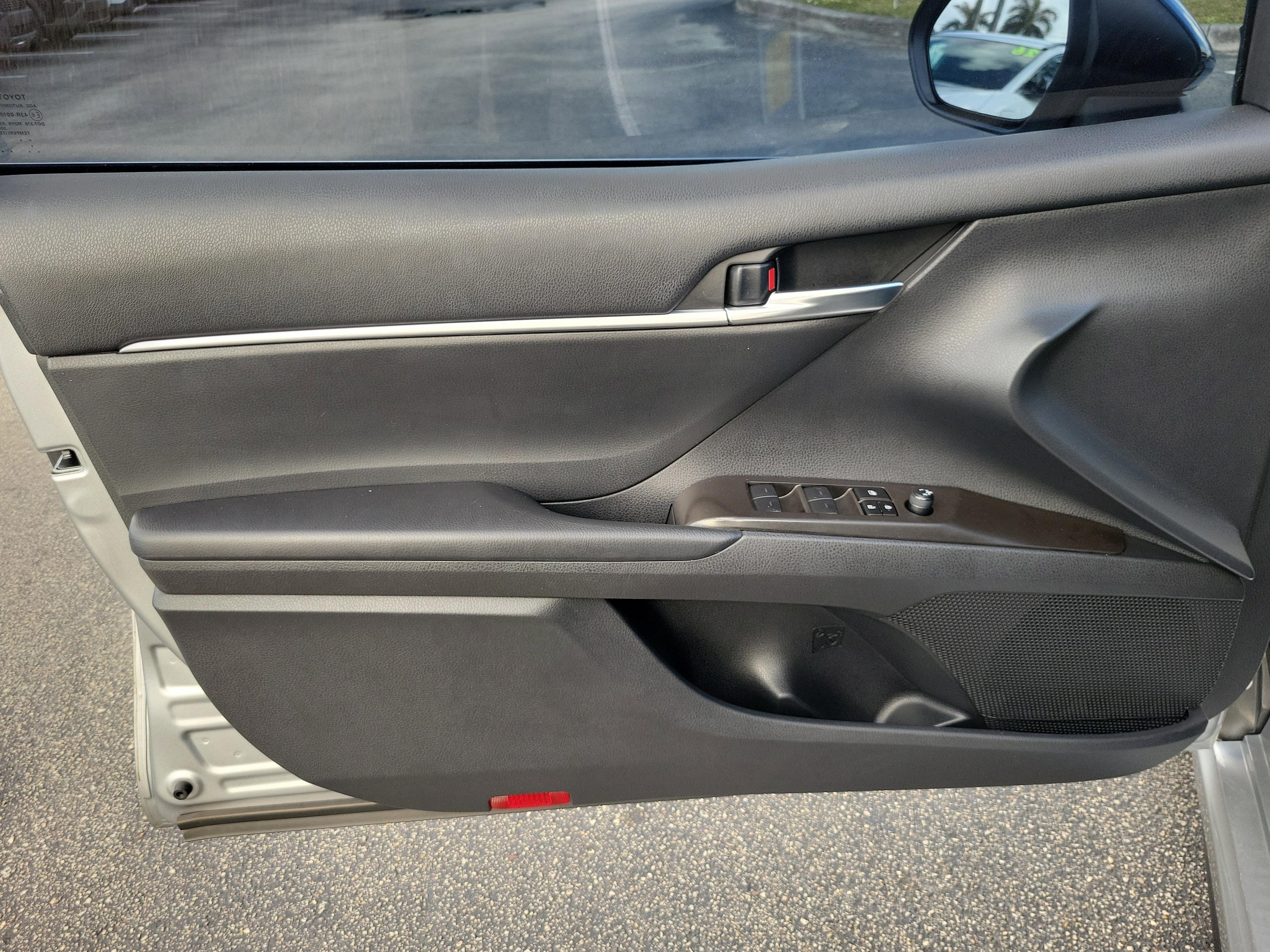 Toyota Camry Se Fwd - Thumbnail 13