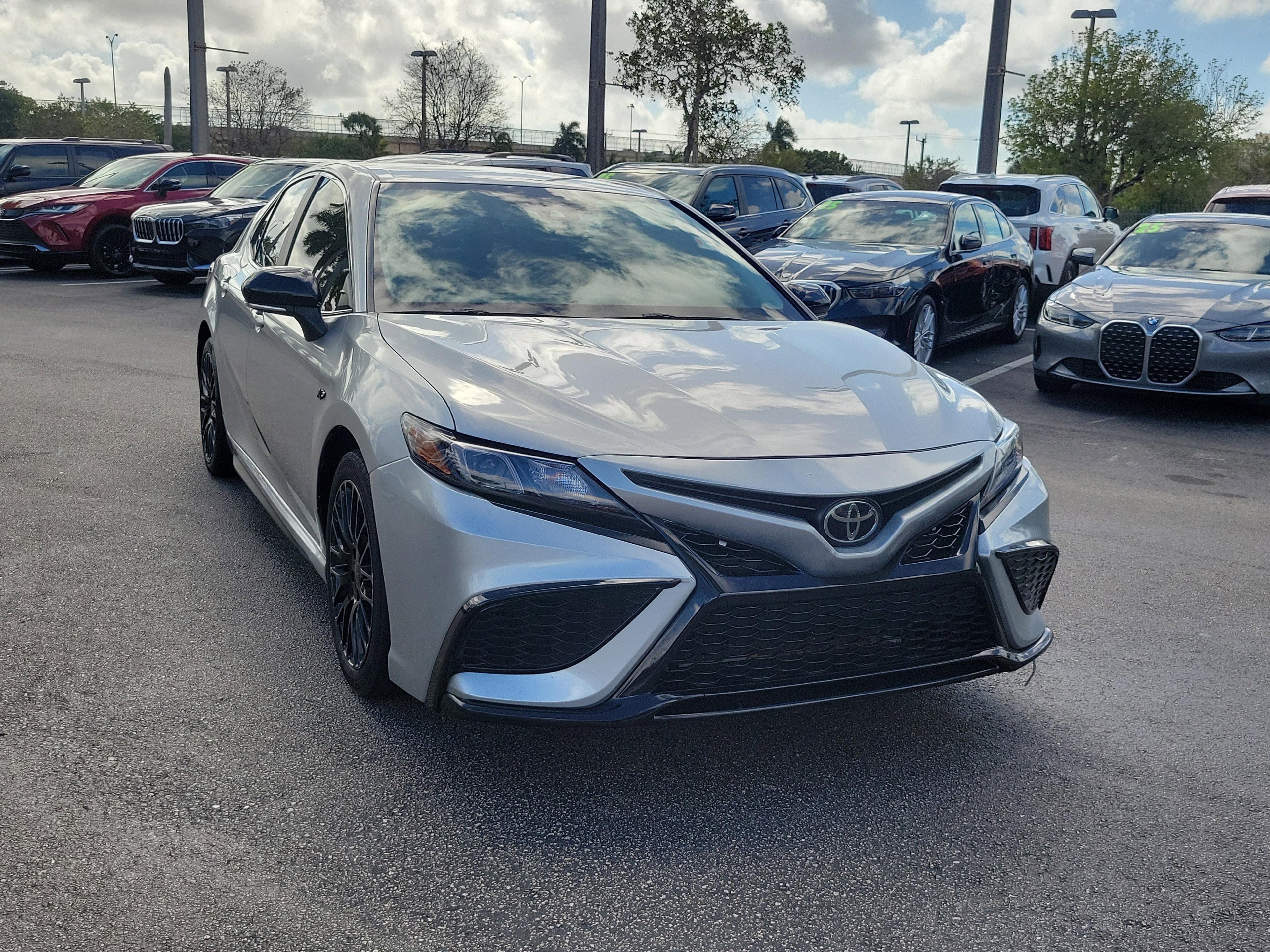 Toyota Camry Se Fwd - Thumbnail 4