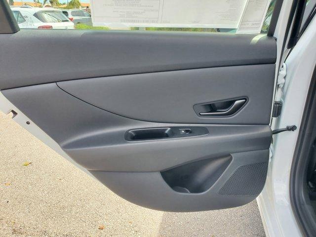 Hyundai Elantra Sel Sport Fwd 4D Sedan - Thumbnail 9