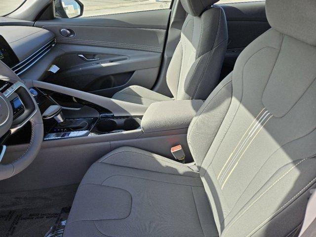 Hyundai Elantra Sel Convenience Fwd 4D Sedan - Thumbnail 17