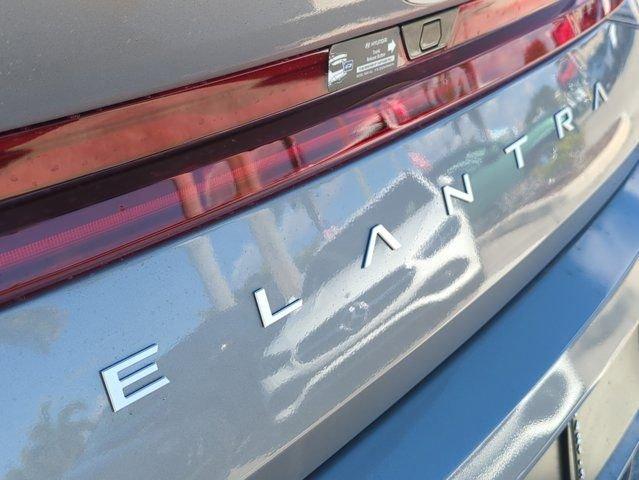 Hyundai Elantra Sel Sport Premium Fwd 4D Sedan - Thumbnail 8