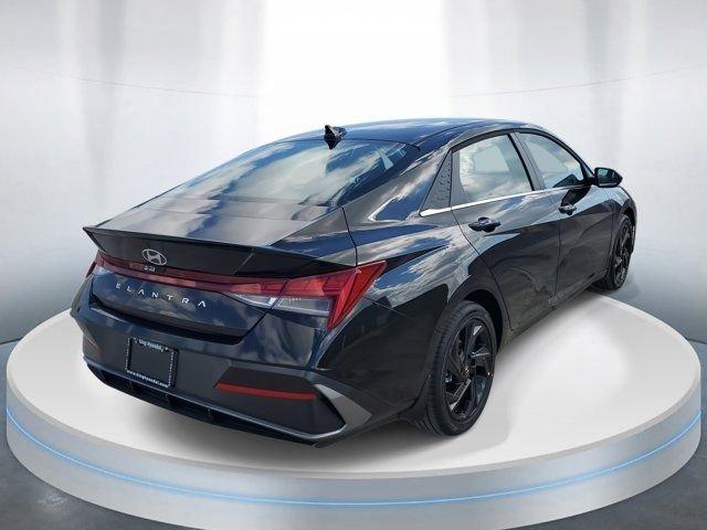 Hyundai Elantra Sel Sport Premium Fwd 4D Sedan - Thumbnail 5