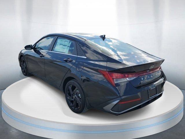 Hyundai Elantra Sel Sport Premium Fwd 4D Sedan - Thumbnail 4