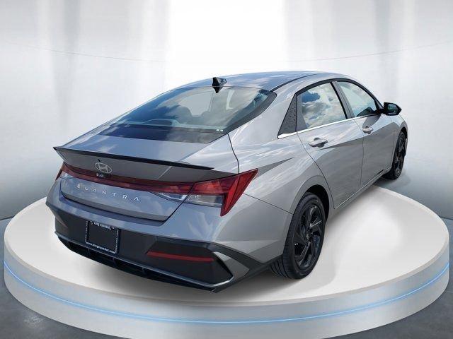 Hyundai Elantra Sel Sport Premium Fwd 4D Sedan - Thumbnail 5