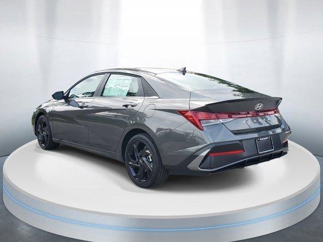 Hyundai Elantra Sel Sport Premium Fwd 4D Sedan - Thumbnail 4