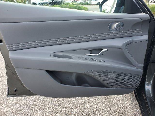 Hyundai Elantra Sel Sport Premium Fwd 4D Sedan - Thumbnail 13