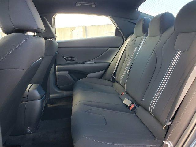 Hyundai Elantra Sel Sport Premium Fwd 4D Sedan - Thumbnail 8