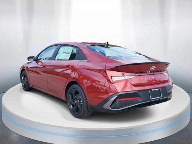 Hyundai Elantra Sel Sport Premium Fwd 4D Sedan - Thumbnail 4