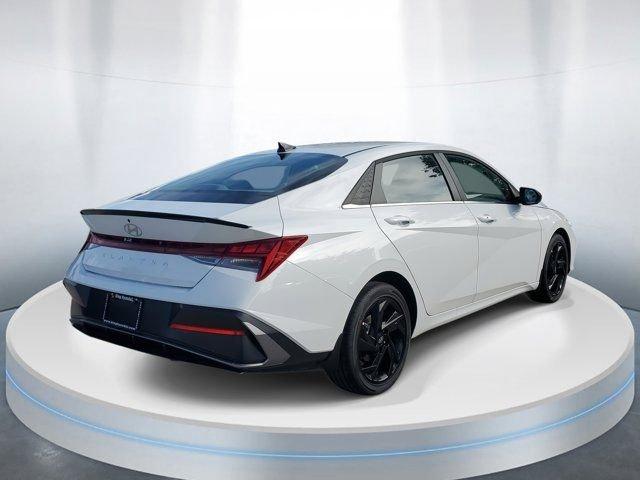 Hyundai Elantra Sel Sport Premium Fwd 4D Sedan - Thumbnail 5