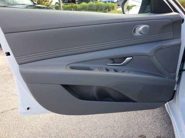 Hyundai Elantra Sel Sport Premium Fwd 4D Sedan - Thumbnail 12