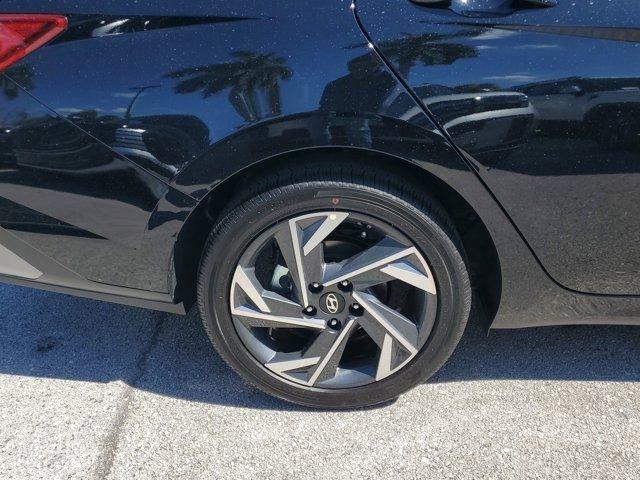 Hyundai Elantra Limited Fwd 4D Sedan - Thumbnail 6