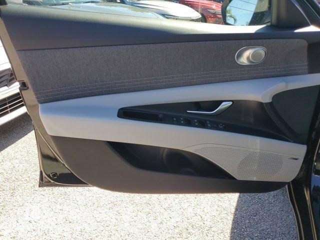 Hyundai Elantra Limited Fwd 4D Sedan - Thumbnail 12