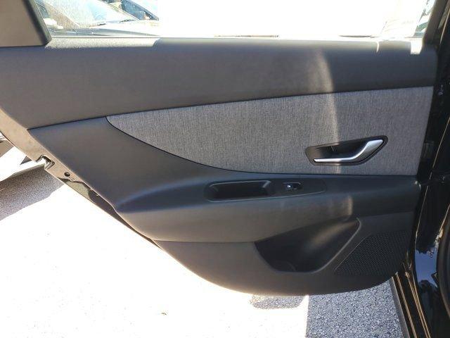 Hyundai Elantra Limited Fwd 4D Sedan - Thumbnail 9