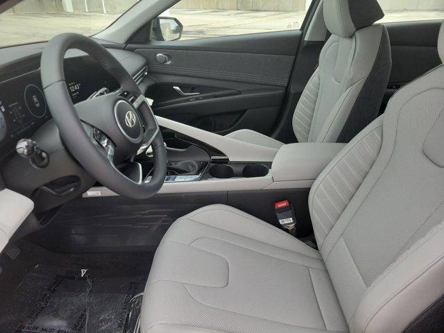 Hyundai Elantra Limited Fwd 4D Sedan - Thumbnail 18