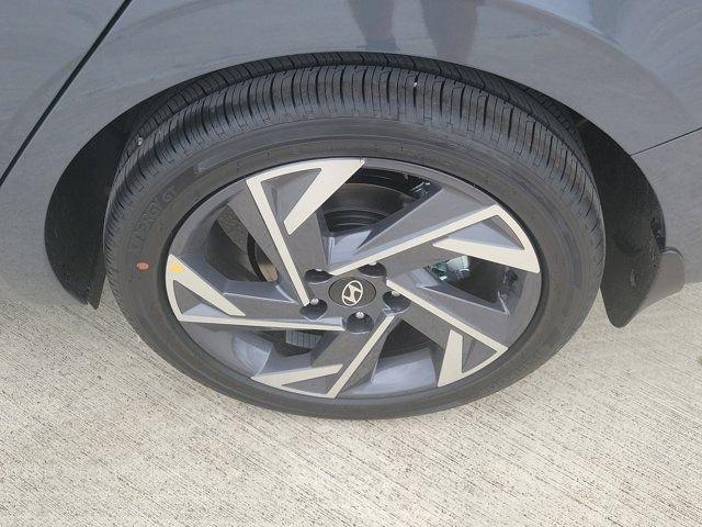 Hyundai Elantra Limited Fwd 4D Sedan - Thumbnail 8