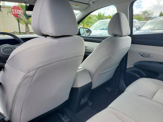 Hyundai Tucson Se Fwd Fwd 4D Sport Utility - Thumbnail 7
