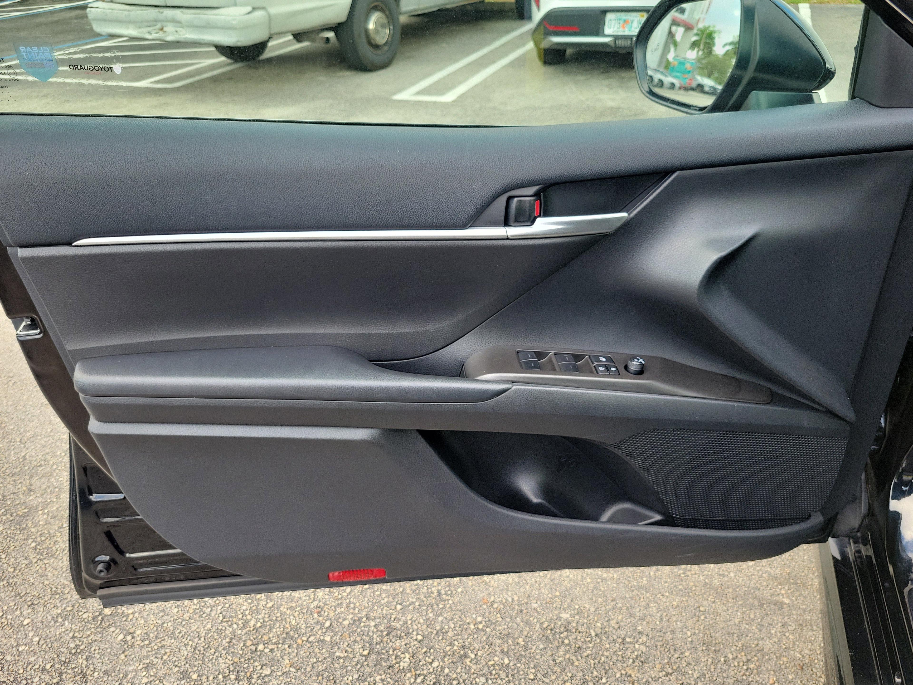 Toyota Camry Se Fwd - Thumbnail 13