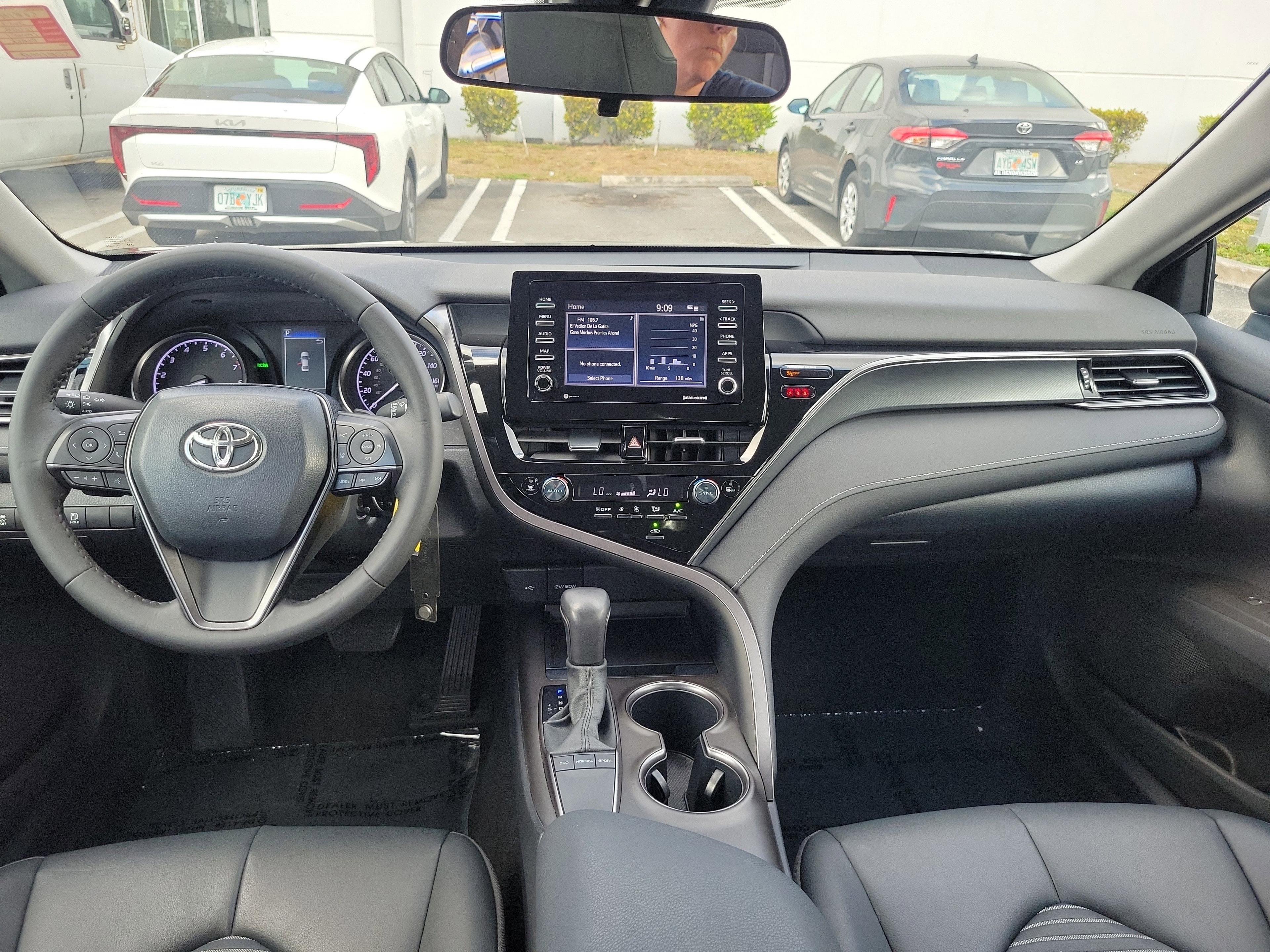 Toyota Camry Se Fwd - Thumbnail 11