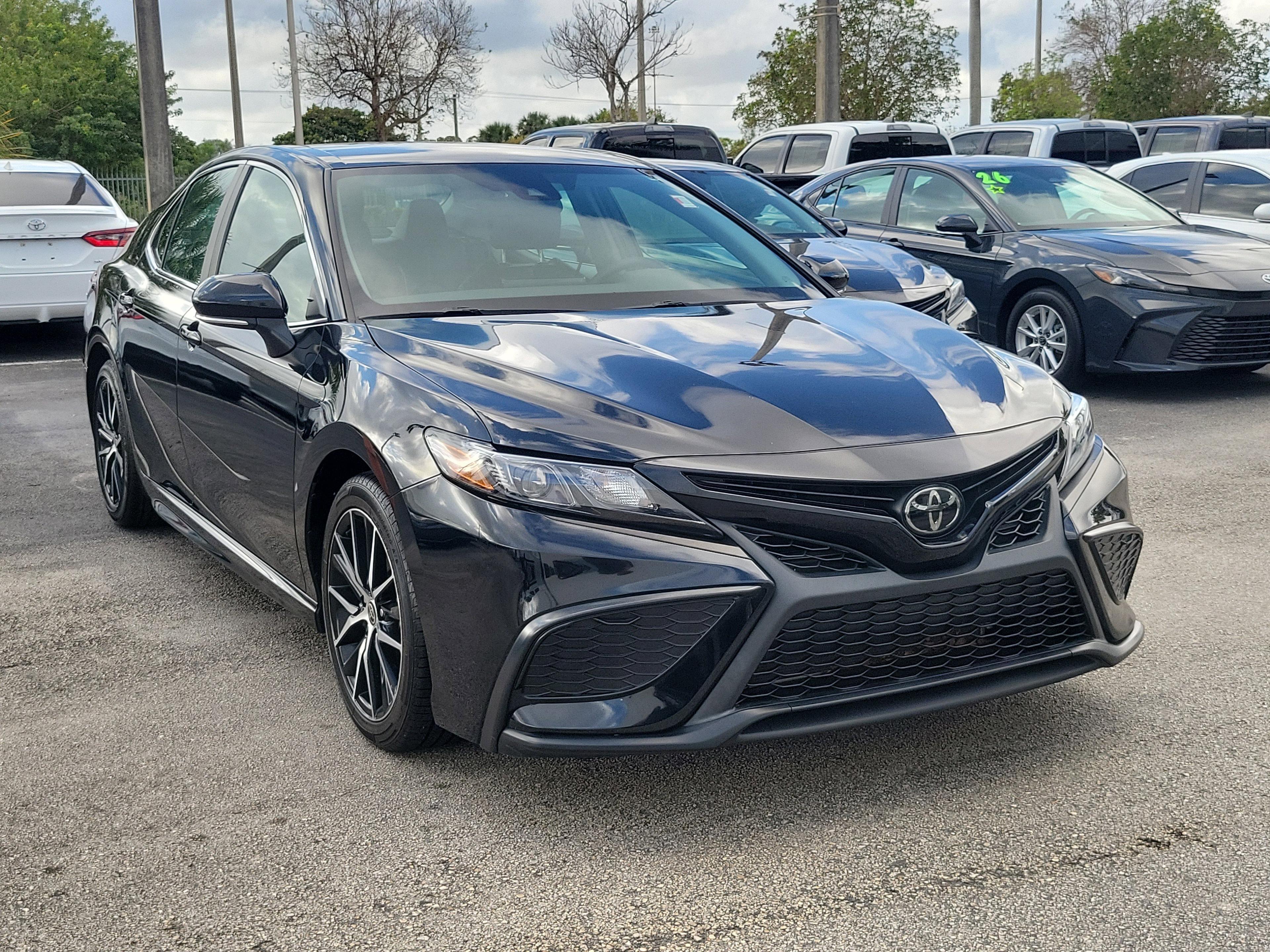 Toyota Camry Se Fwd - Thumbnail 4