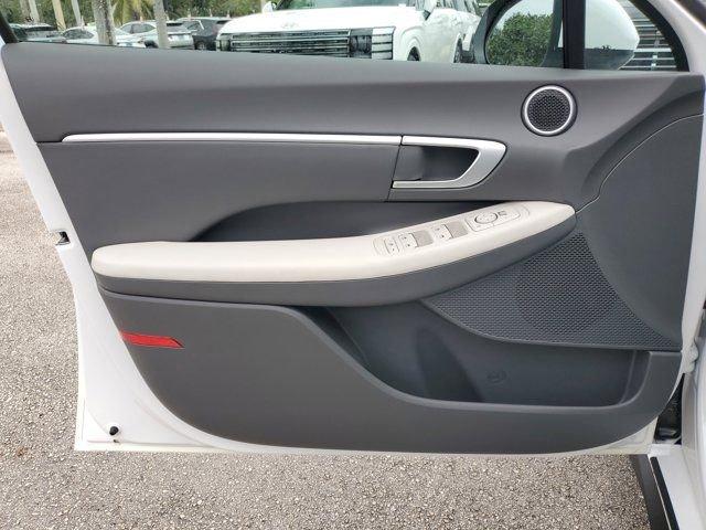 Hyundai Sonata Hybrid Blue Fwd 4D Sedan - Thumbnail 14